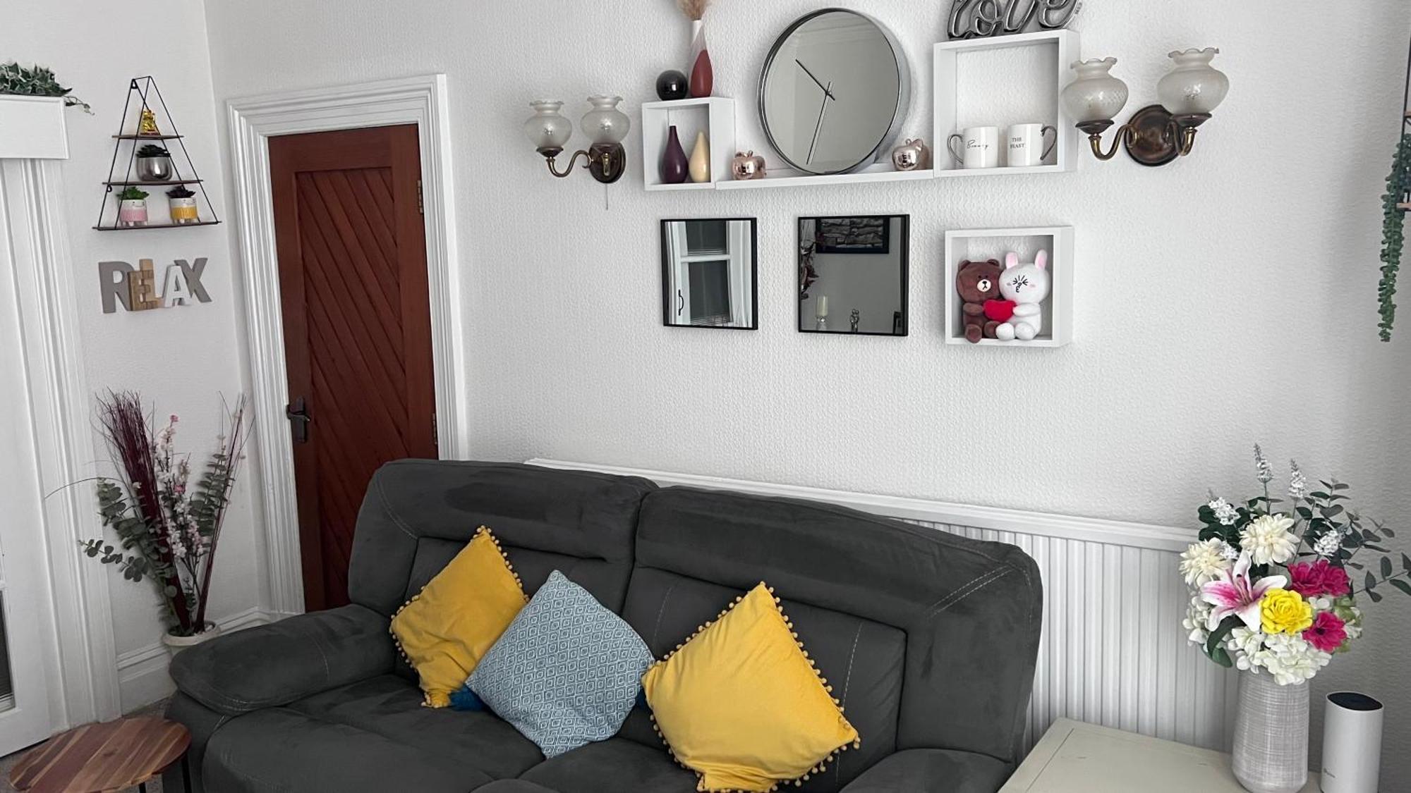 Victoria House - Self Catering Quiet Guesthouse - Adult Singles And Couples Only Blackpool Ngoại thất bức ảnh